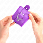 Polsini Imbottiti In Pelliccia Con Fori Quadri Viola E Cintura Viola Regolabile 17-29 Cm X 6 Cm - Kink - immagine 3